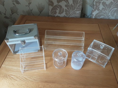 Make nail varnishes - up, storage